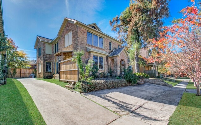 property at 1971 W Lamar St