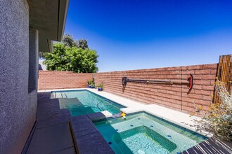 11057 Village Crest Ln in Las Vegas, NV - Building Photo - Building Photo