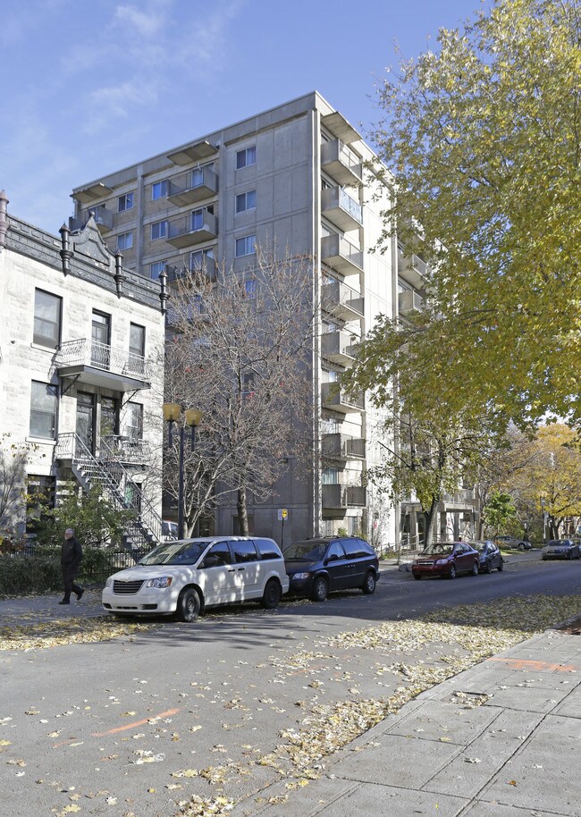 Habitations Papineau A in Montréal, QC - Building Photo - Building Photo