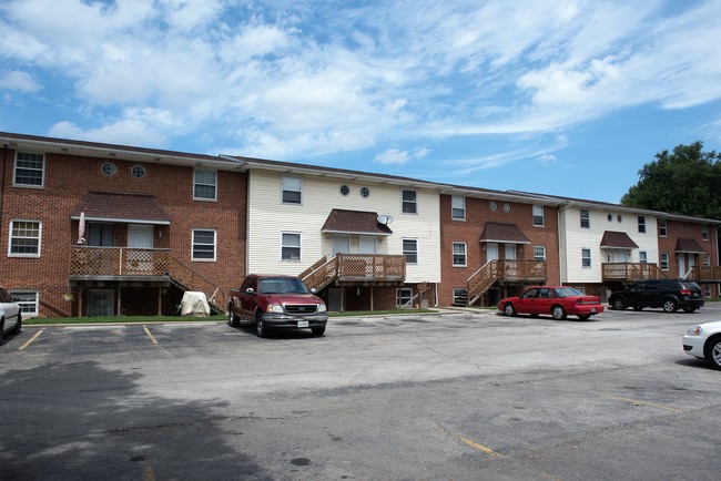 West lake apartments in Springfield, IL - Foto de edificio - Building Photo