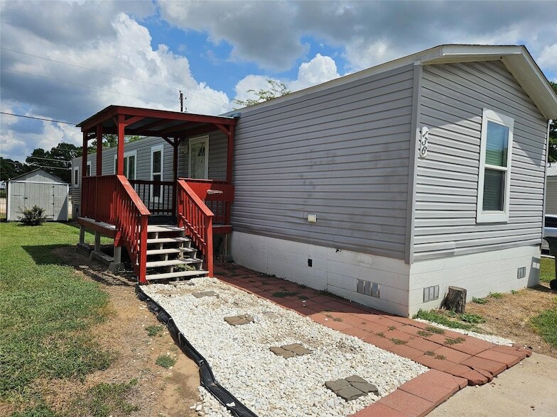 136 Navasota Dr in Bastrop, TX - Building Photo