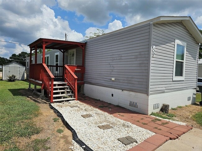 property at 136 Navasota Dr