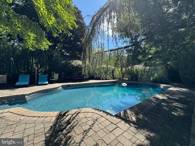 property at 417 WINGATE Rd