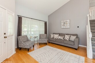 724 Wildflower Cir in Naperville, IL - Building Photo - Building Photo