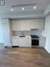 430-3430 Square One Dr in Mississauga, ON - Building Photo - Building Photo