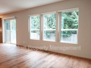 6272 Alexis Dr NE in Bremerton, WA - Building Photo - Building Photo