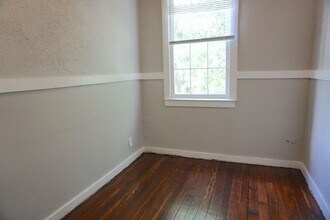 303 W Waldburg St in Savannah, GA - Building Photo - Building Photo