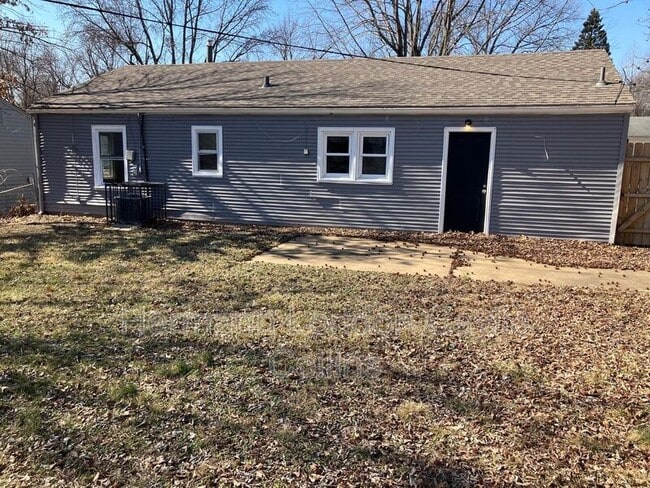 9850 Dennis Dr in St. Louis, MO - Building Photo - Building Photo