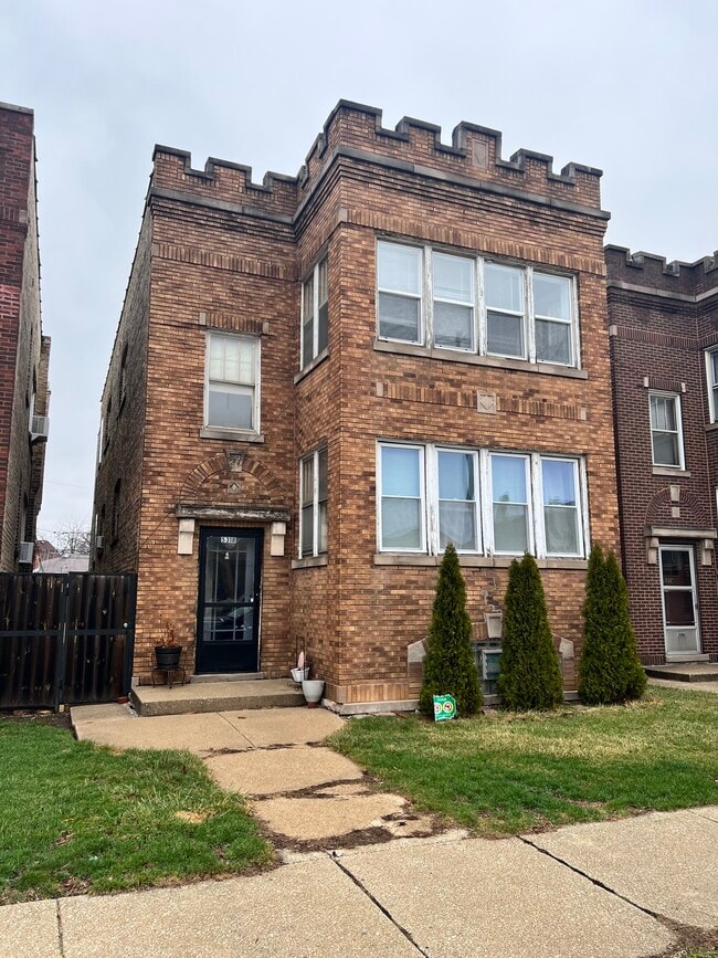 5318 W Foster Ave, Unit 2