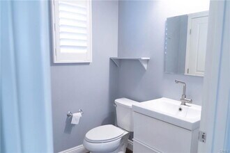 37 Larkfield in Irvine, CA - Building Photo - Building Photo