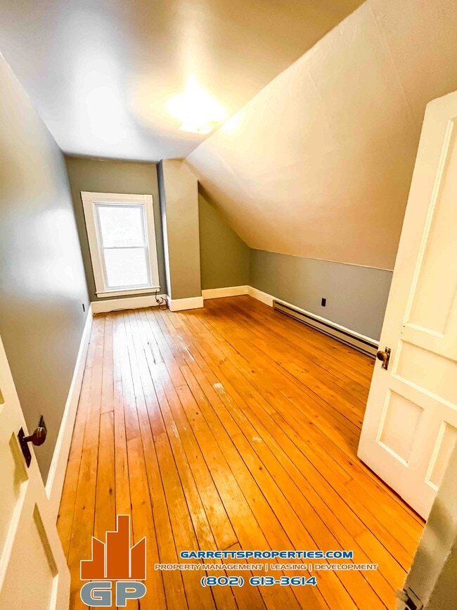 24 Steeple Pl, Unit 4