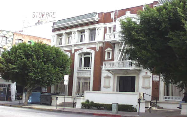 Coronado Apartments in Los Angeles, CA - Building Photo - Building Photo