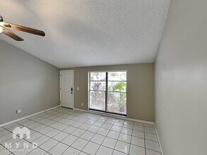 6701 Village Grove Ct in Tampa, FL - Building Photo - Building Photo