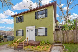 8405 N Alaska St, Unit A in Tampa, FL - Building Photo