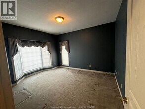 10 Home Pl in Chatham, ON - Building Photo - Building Photo