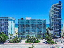 5055 Collins Ave, Unit 3K in Miami Beach, FL - Building Photo