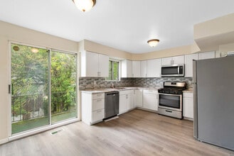1630 Forest Hill Rd in Staten Island, NY - Foto de edificio - Building Photo