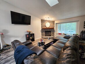 4745 Purcell Dr in Colorado Springs, CO - Foto de edificio - Building Photo