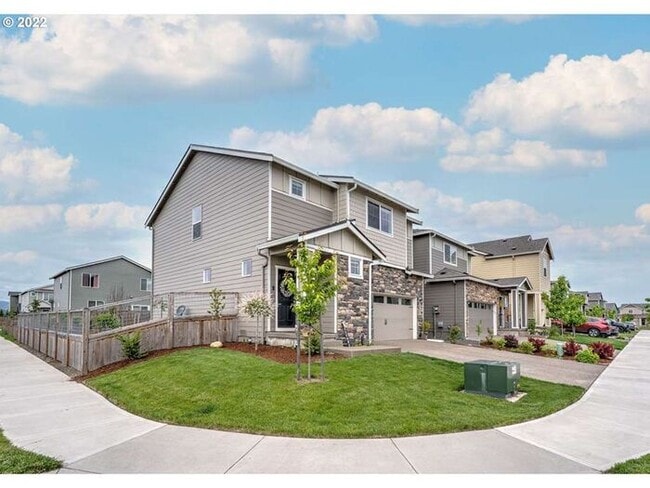 2303 NW Yohn Ranch Dr in McMinnville, OR - Building Photo - Building Photo