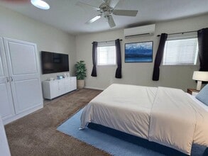 1811 NW Kline St in Roseburg, OR - Building Photo - Building Photo