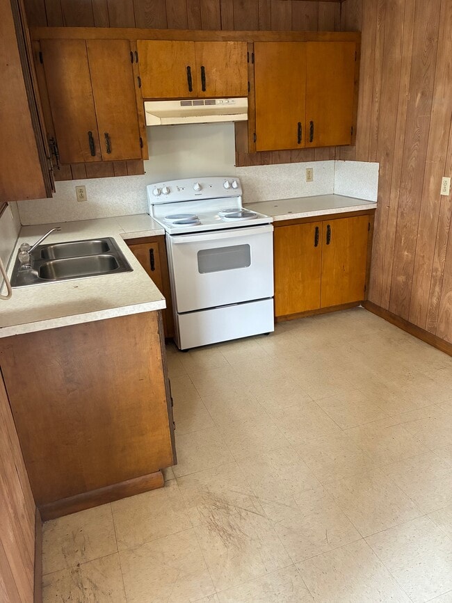 520 N 1st St, Unit 2 in Oberlin, LA - Building Photo - Building Photo