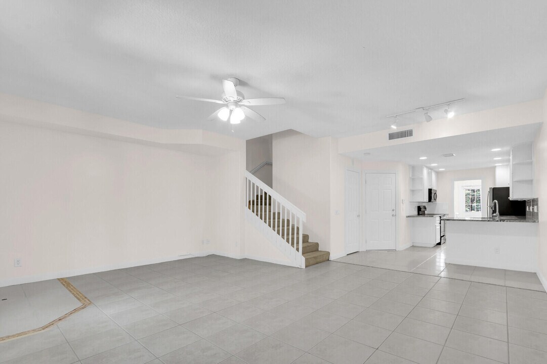 3183 E Community Dr in Jupiter, FL - Building Photo