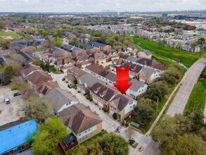 7439 Hollister Spring in Houston, TX - Foto de edificio - Building Photo