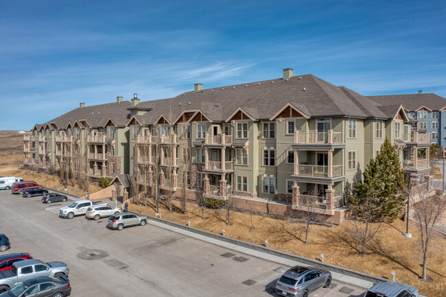 205 Sunset Dr in Cochrane, AB - Building Photo - Building Photo