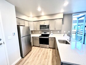2330 Yakima Ct in Tacoma, WA - Building Photo - Building Photo