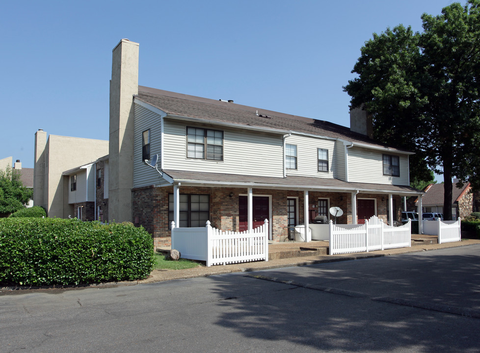 Highland Hills in Memphis, TN - Building Photo