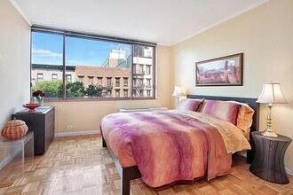 393 W 49th St in New York, NY - Building Photo - Building Photo