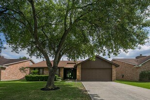 3107 Wagon Trail Dr in Sugar Land, TX - Building Photo