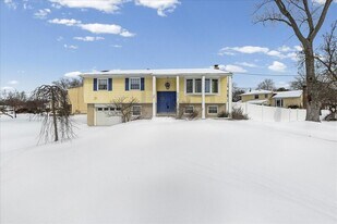 5 Knollwood Dr in Cherry Hill Township, NJ - Building Photo