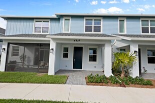 4616 Longwood Lk Sq in Westlake, FL - Building Photo