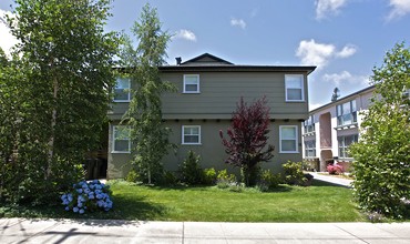 Hillsborough Apartments in San Mateo, CA - Building Photo - Building Photo