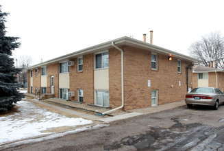 36th Ave Apartments in Crystal, MN - Foto de edificio - Building Photo