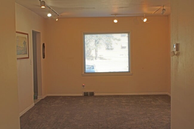 1402 20th St, Unit Upper Unit in Rockford, IL - Building Photo - Building Photo