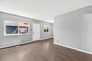 539 E 11th St, Unit 07 in Long Beach, CA - Building Photo