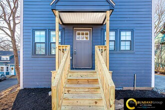 48 Caldwell Rd in Waltham, MA - Foto de edificio - Building Photo