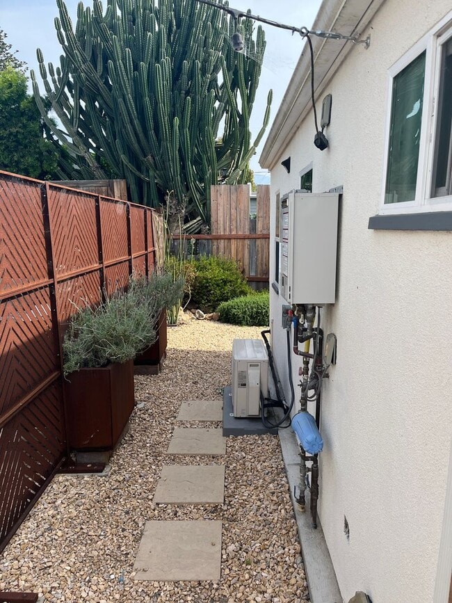 1714 San Andres St in Santa Barbara, CA - Building Photo - Building Photo