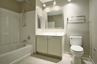 197 W Randolph St in Chicago, IL - Foto de edificio - Building Photo