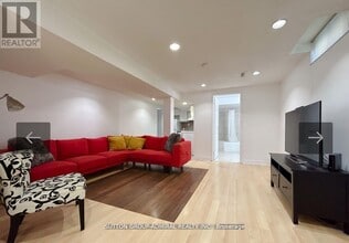 4 Mather Ct in Vaughan, ON - Building Photo - Building Photo