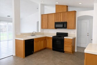 2512 Tropical Ave in Bakersfield, CA - Building Photo - Building Photo