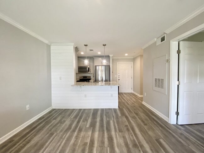 70 Helmsman Way in Hilton Head Island, SC - Building Photo - Building Photo