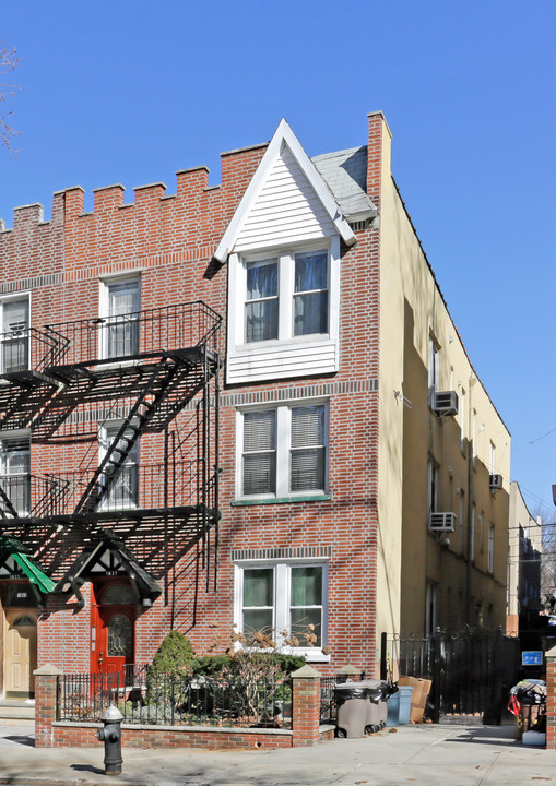 18-37 Ditmars Blvd in Astoria, NY - Building Photo