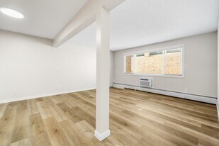 2242-2242 Scarth St in Regina, SK - Building Photo