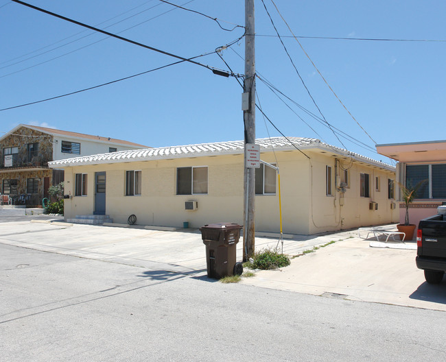 326 Roosevelt St in Hollywood, FL - Building Photo - Building Photo