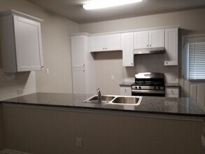 7930 Oak Mdws Bnd in San Antonio, TX - Foto de edificio - Building Photo