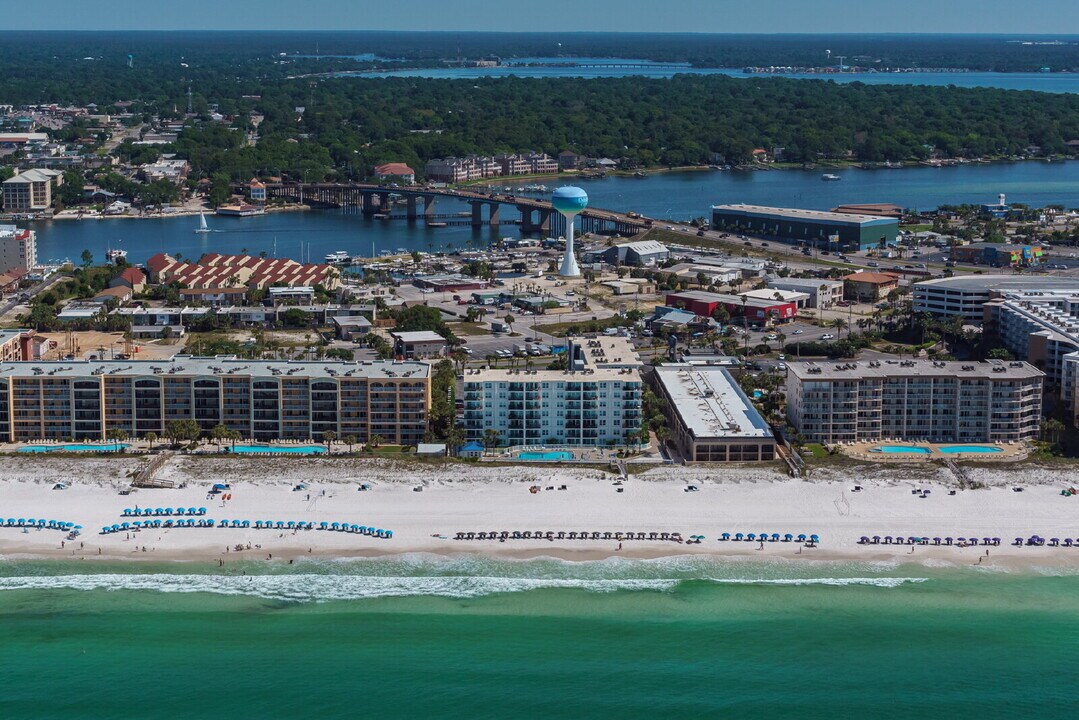 1114 Santa Rosa Blvd in Fort Walton Beach, FL - Building Photo