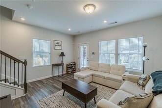 1205 Skylar Ln SE in Atlanta, GA - Foto de edificio - Building Photo